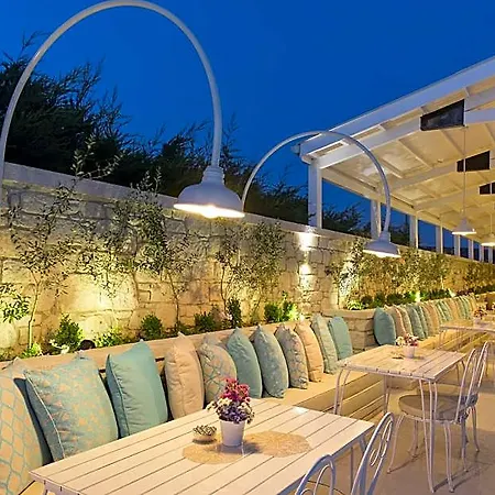 Likor Hanim Butik Alacati Otel